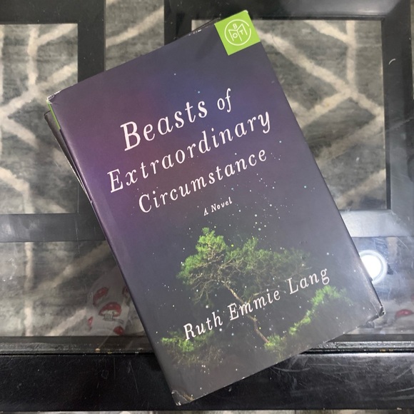 📚- Beasts of Extraordinary Circumstance - Picture 1 of 3